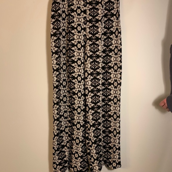 Wide Leg Floral Pant - Picture 2 of 3